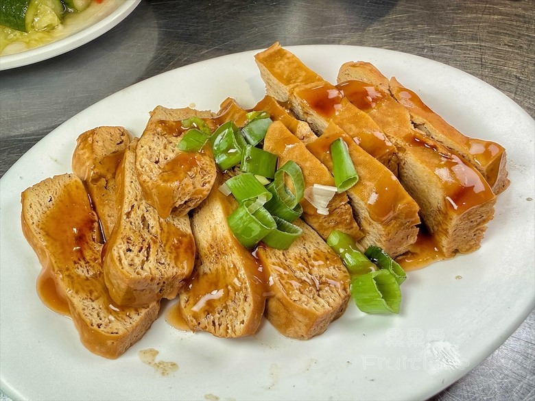深夜古早味食堂，必吃招牌紅燒肉飯、滷肉飯、香菜豬肉水餃