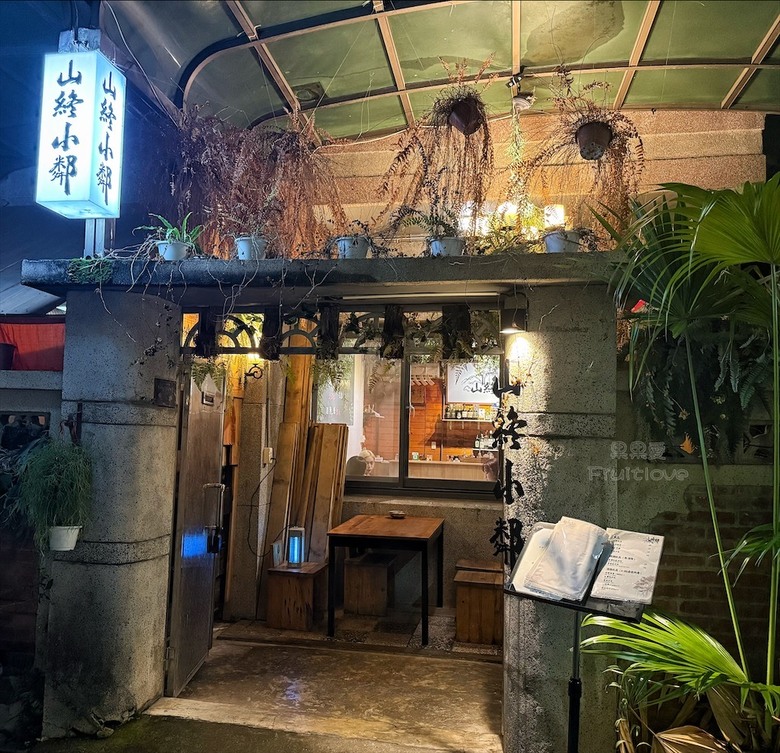 逢甲巷弄深夜微醺食堂,義大利麵份量多又好吃,八種口味可以挑選