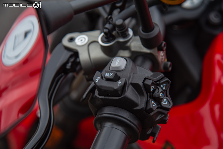DUCATI Monster 試駕報告｜鮮明區隔車系差異，一台擁抱新手的DUCATI