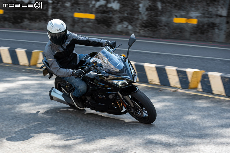 KAWASAKI NINJA 1100 SX 試駕｜承忍道滿熱血，馭長途見從容