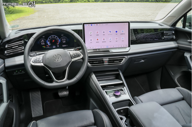 Rav4的內裝質感為什麼落後價格帶差不多的競品這麼多?
