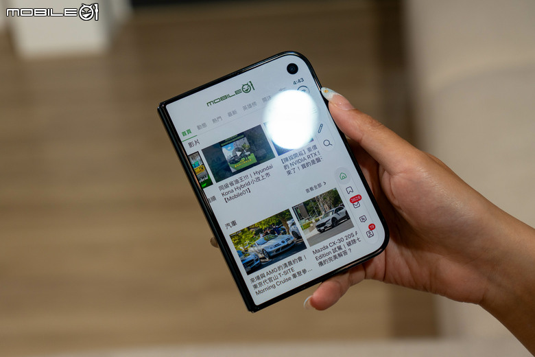 Apple iPhone Duo 24 小時開箱速測體驗 這會是摺疊機終極解答嗎？