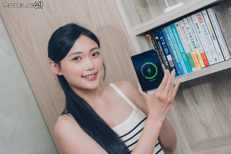 Apple iPhone Duo 24 小時開箱速測體驗 這會是摺疊機終極解答嗎？