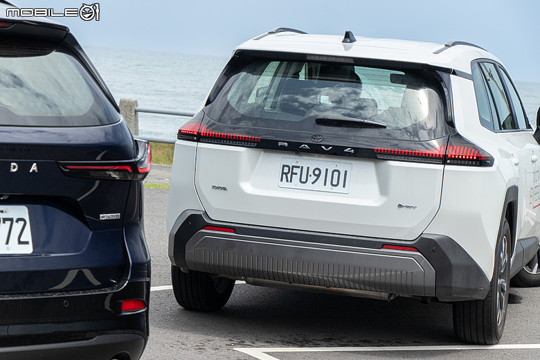 價格破壞者 vs. 級距銷量王｜Mazda CX-5、 Toyota RAV4 全面較量！