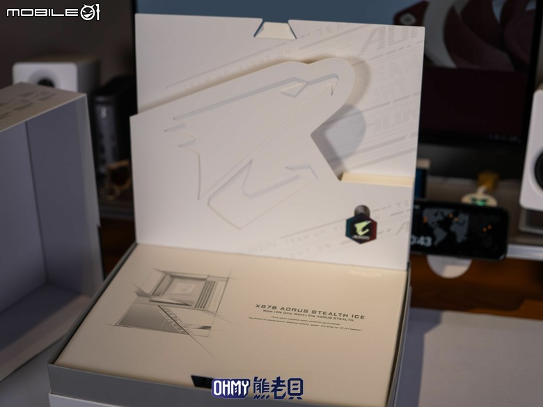 遲來的背插主機板體驗!技嘉 X870 AORUS STEALTH ICE