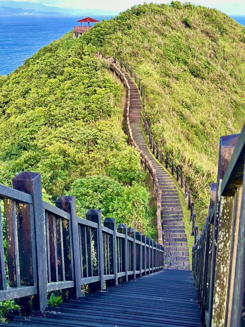 台版小萬里長城吧！鼻頭角登山步道