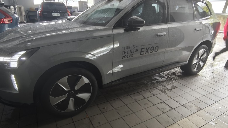 在最危險的天、開著最安全的車、聽著最棒的音響 - Volvo EX90 Ultra 六人座賞車 & Plus版試駕 (含音響試聽影片分享)