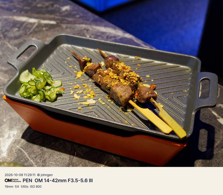 點我看大圖 【台北美食】 叼貓麻辣烤魚|油潑麻辣烤魚(OM SYSTEM PEN&TG-7實拍隨筆)