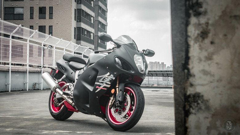 Suzuki Hayabusa（GSX1300R）初代隼開箱｜20多年前的地表最速「還值得買嗎？」｜MIRAGE檔案