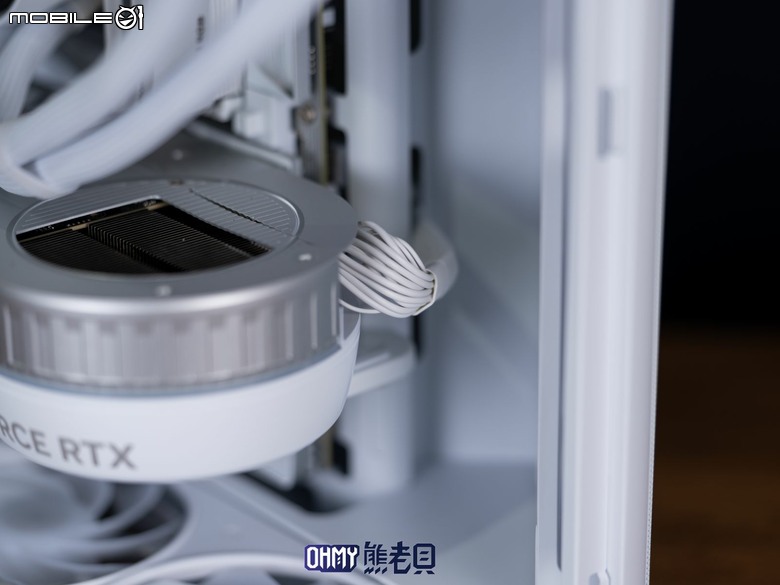 遲來的背插主機板體驗!技嘉 X870 AORUS STEALTH ICE