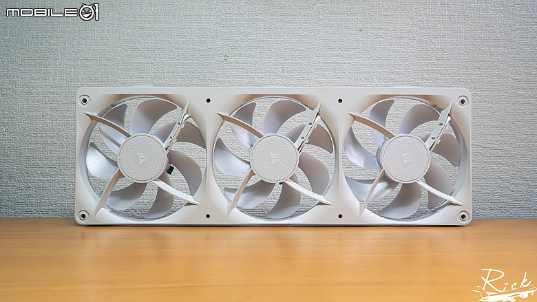【開箱】水泵升級、加大螢幕 | CORSAIR iCUE LiNK TITAN II 360 RX LCD WHITE