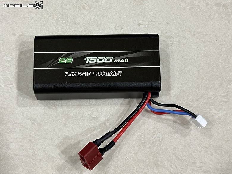 MJX Hyper Go 18208 開箱心得:1/18 四驅越野遙控車,兩套車殼、兩顆電池的入門款