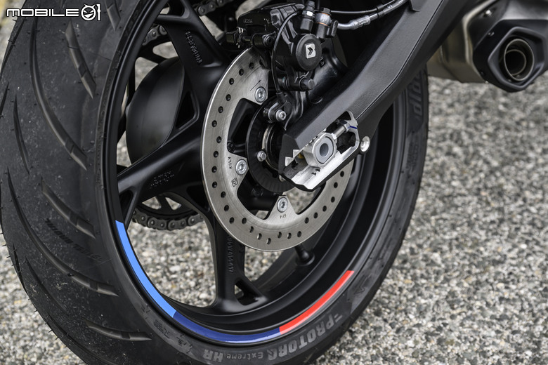 點我看大圖 BMW F 450 R 正式發表,自動離合器、48 匹馬力、175 公斤繼承 S 1000 R 靈魂的輕量級街車!