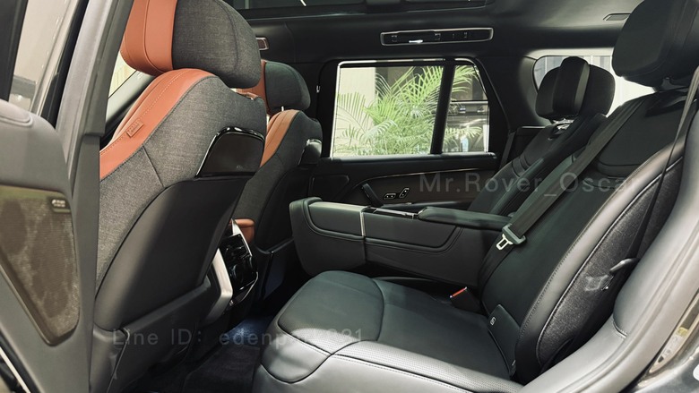 展間直接規劃頂級車款的區域Range Rover P615 SV SWB