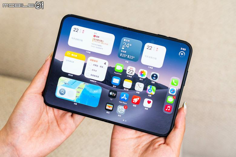Apple iPhone Duo 24 小時開箱速測體驗 這會是摺疊機終極解答嗎？