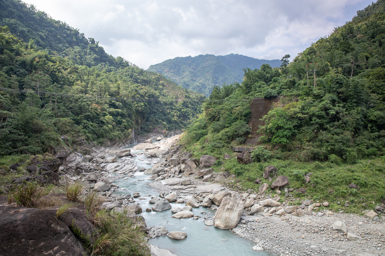 點我看大圖 走進雲嘉交界的秘境:草嶺小天梯、萬年峽谷地質奇景與在地美食的一日散策
