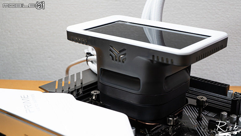 【開箱】水泵升級、加大螢幕 | CORSAIR iCUE LiNK TITAN II 360 RX LCD WHITE