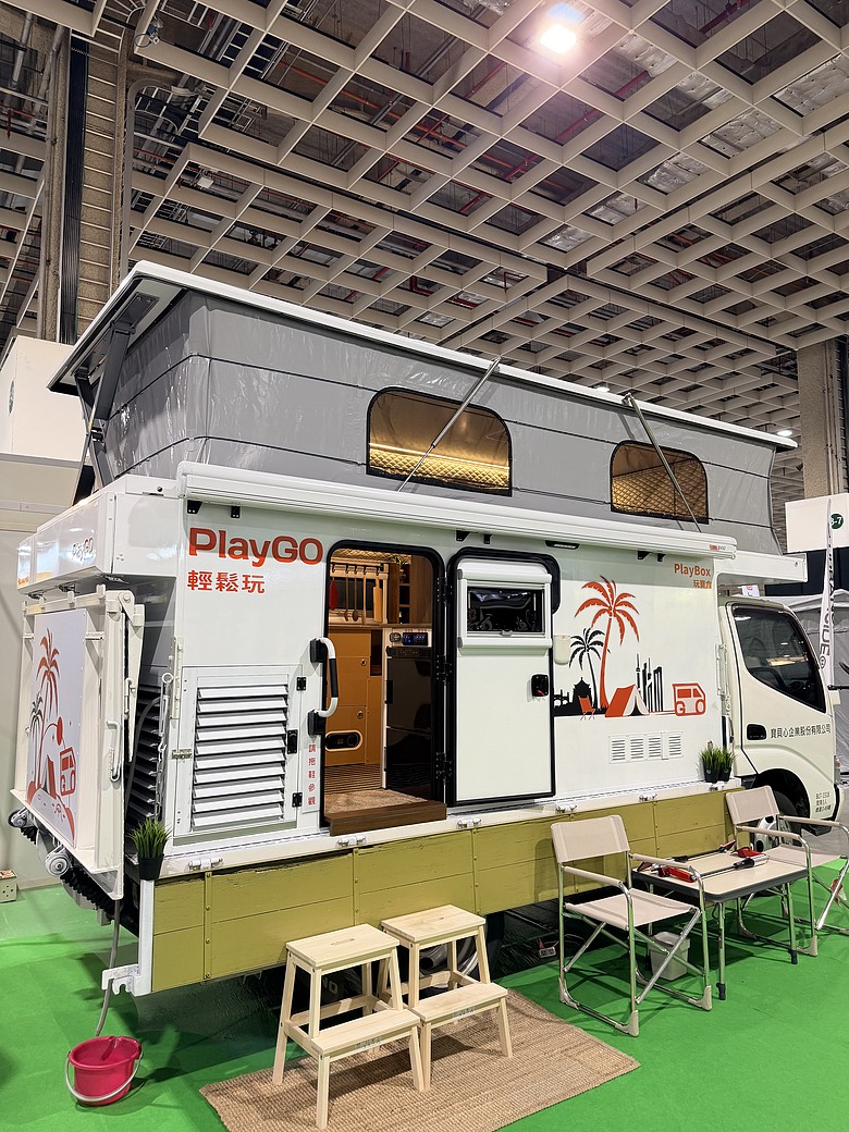 點我看大圖 【2026台灣戶外用品展】10/2首日直擊|人少超好逛!露營車、車宿、登山裝備