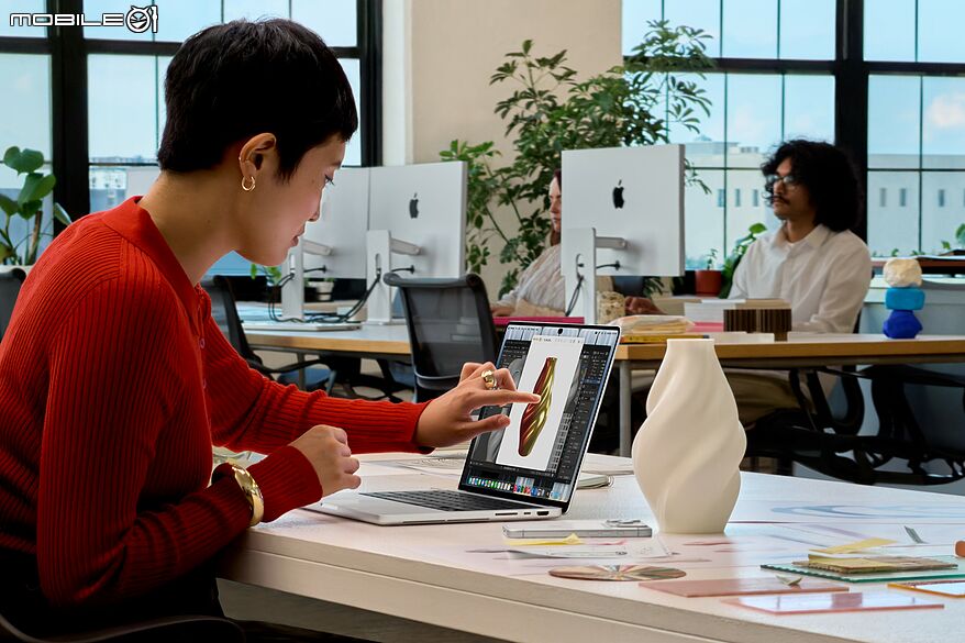 Apple 發表全新 MacBook Pro 首度搭載支援觸控操作的 PROLED XDR 顯示器