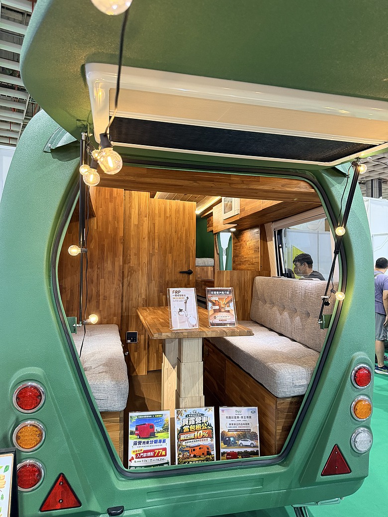 點我看大圖 【2026台灣戶外用品展】10/2首日直擊|人少超好逛!露營車、車宿、登山裝備