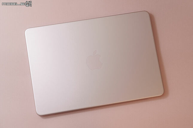 Apple MacBook Neo 開箱初步測試｜挑戰入門級筆電的超高 CP 值之作