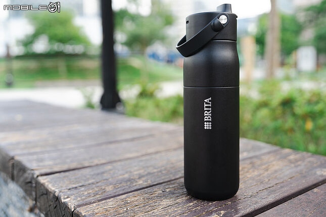 BRITA LARQ iQ 探索智能淨水保冰杯開箱｜UV-C 殺菌、智慧追蹤飲水紀錄、濾水保冰一次到位