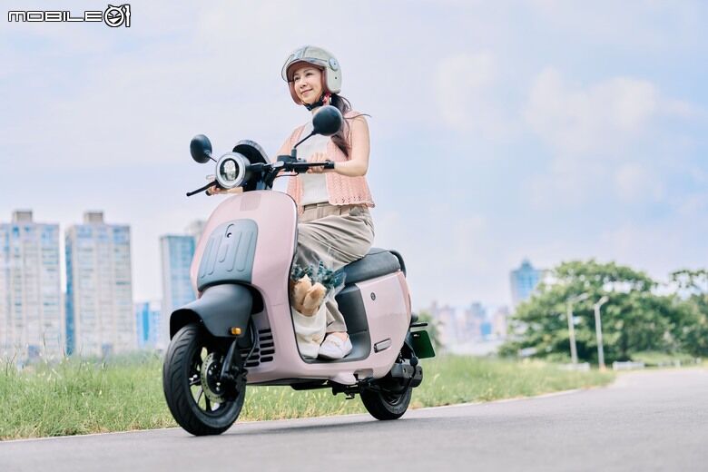 Gogoro EZZY 新色上市早鳥價 59,980 元起，淺粉與灰藍新色登場！