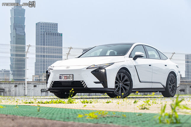 Lexus ES 500e 大改款試駕｜瑕不掩瑜的進化，用誠意再戰市場！