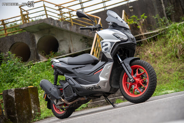 Aprilia SR-GT試駕報告｜沒踏板但很好玩！歐系速克達老車新試！