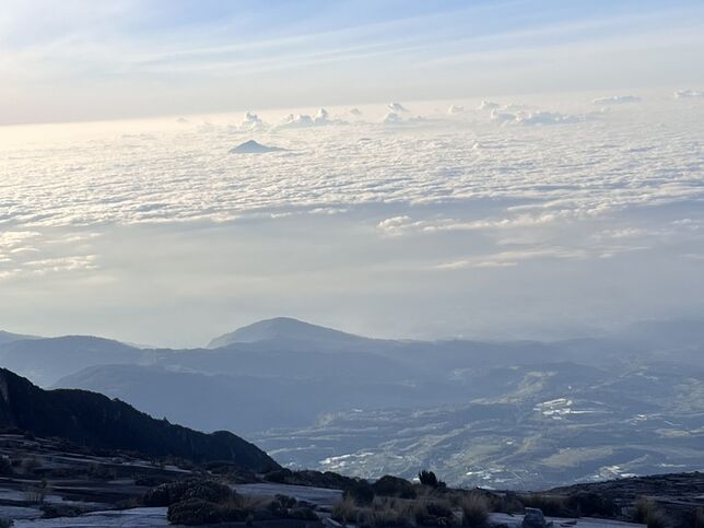 一神, 二玉, 三富士山~         1,2,3準備出國去爬山 ! 3,2,1 自我挑戰好得意 !