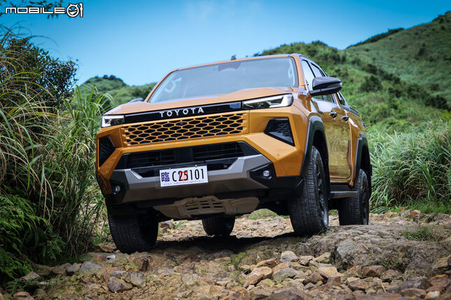 Toyota Hilux 試駕｜保有粗獷實力、駕馭體驗更加成熟！