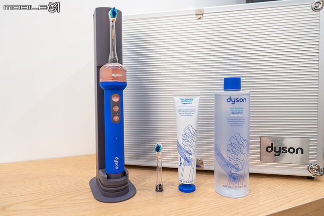Dyson CameraJet 微鏡噴射電動牙刷登場｜牙刷也有鏡頭＋AI，還能自動噴射漱口水！NT$16,990 挑戰旗艦潔牙市場