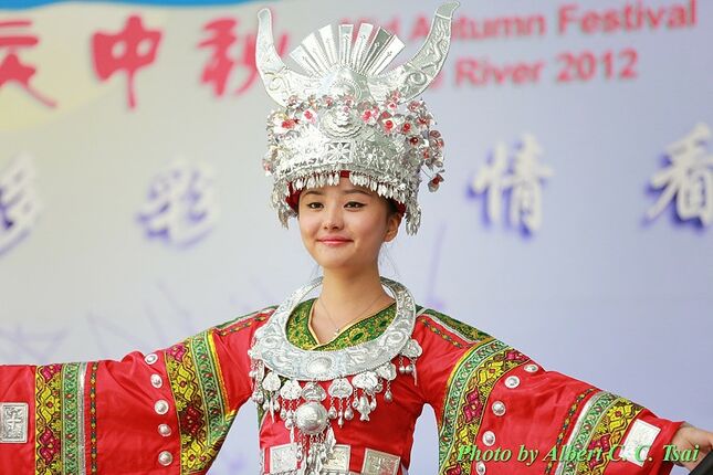 【銀燦黔彩】苗族盛景與華麗歌舞：Canon 5D3 凝格少數民族歌舞的絢麗美學