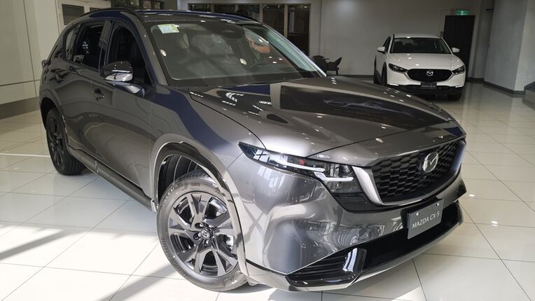 趕在展間第一天上架來看All New CX-5的賞車心得分享~~