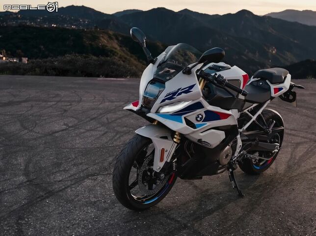 BMW F 450 RR 中量級跑車亮相！招牌外型配上實用電控，配備給好給滿
