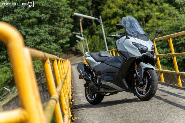 YAMAHA TMAX 560 TECH MAX 試駕｜羊皇無須多言，無可取代的王者