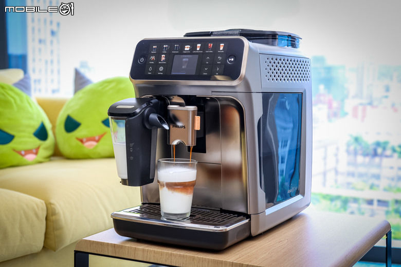 飛利浦 Philips EP5500 LatteGo 全自動義式咖啡機開箱｜20種以上飲品選擇，從義式濃縮到冰雲朵拿鐵一次滿足！