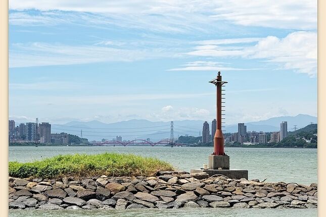 【淡水一日遊】漫步老街與歷史古蹟(淡水老街、淡水渡船頭阿給、百葉溫州餛飩、多田榮吉故居、淡水關稅務司官邸、紅毛城、一滴水紀念館、滬尾砲台公園、和牛涮)(OM SYSTEM OM-3、TG-7&Insta360 Luna Ultra)