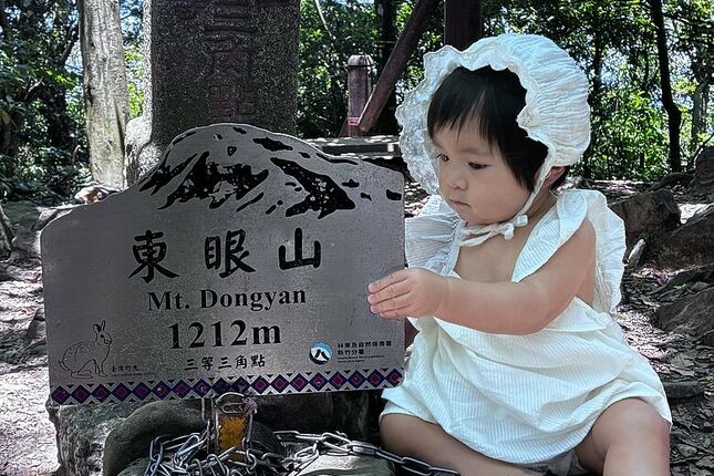 【東眼山親子旅】以前追逐百岳，現今陪妳看樹｜背著一歲女兒進森林的感動旅程