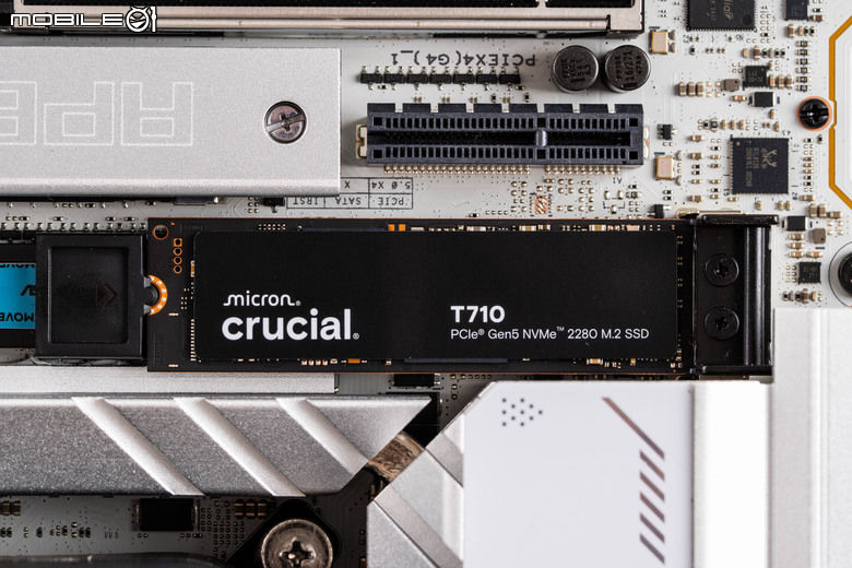 美光 Crucial T710 PCIe Gen 5 SSD 固態硬碟開箱實測 以強大耐寫特性持續提供高速傳輸效能