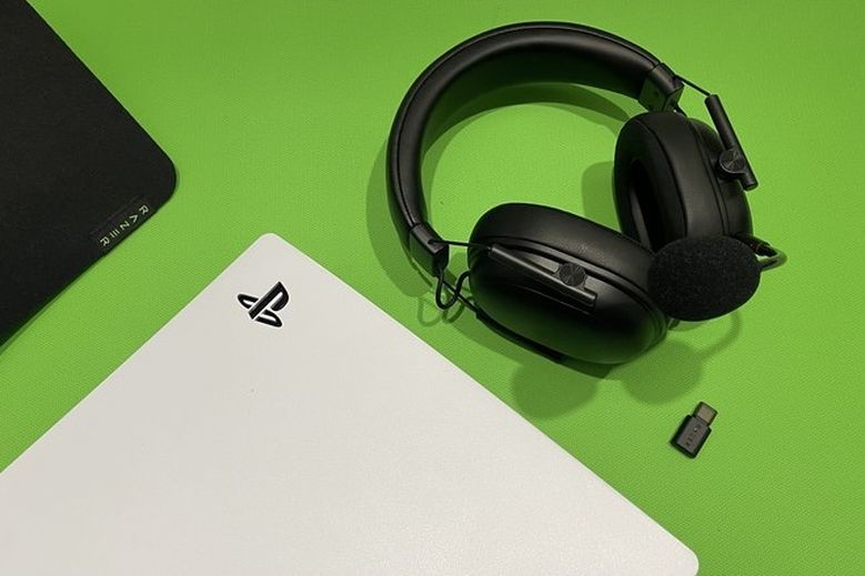 【阿洪開箱中】Razer 雷蛇 黑鯊 Blackshark V3X Hyperspeed 電競耳麥 戴三小時不悶、PS5+iPad+筆電全都通！三模連線軟硬體全面實測(圖多)