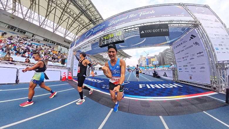 (映像運動) “2025臺北馬拉松 EP3”找回成功挑戰初馬的感動in 2025臺北馬拉松 42k(天氣：陰雨、起跑氣溫：20、濕度：84%)