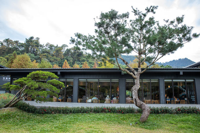 在春秋交界入座，南投山林裡的食光