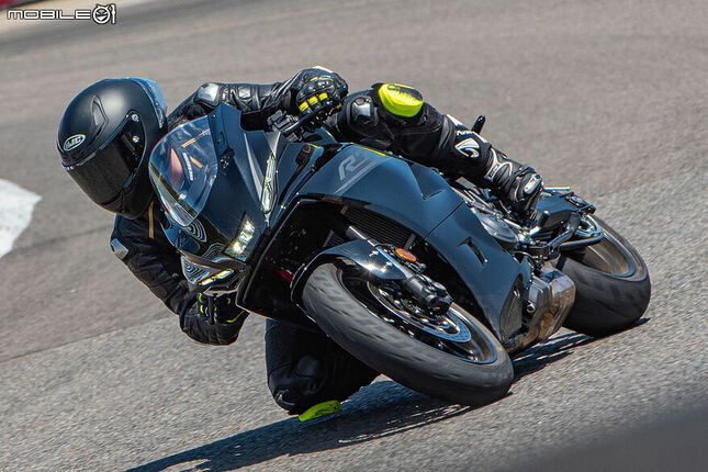 2026 YAMAHA YZF-R7賽道試駕｜不只換造型加電控！操駕體質全面進化的完美玩樂車！