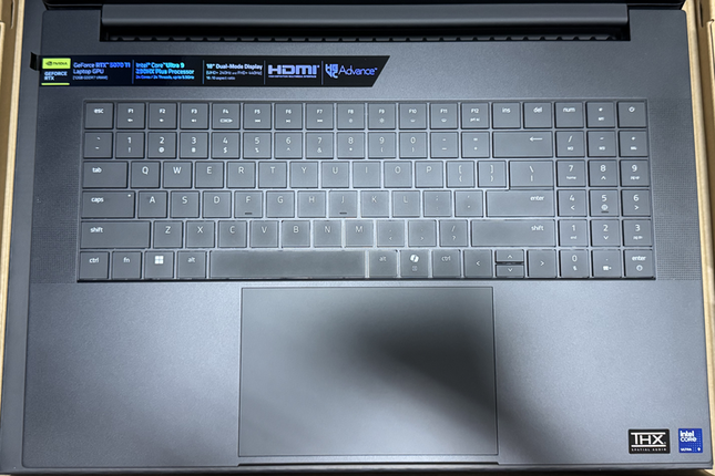 Razer Blade 18 (2026)簡單開箱