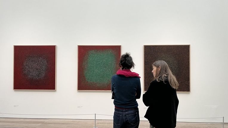 草間彌生首次回顧展在巴塞爾貝耶勒基金會