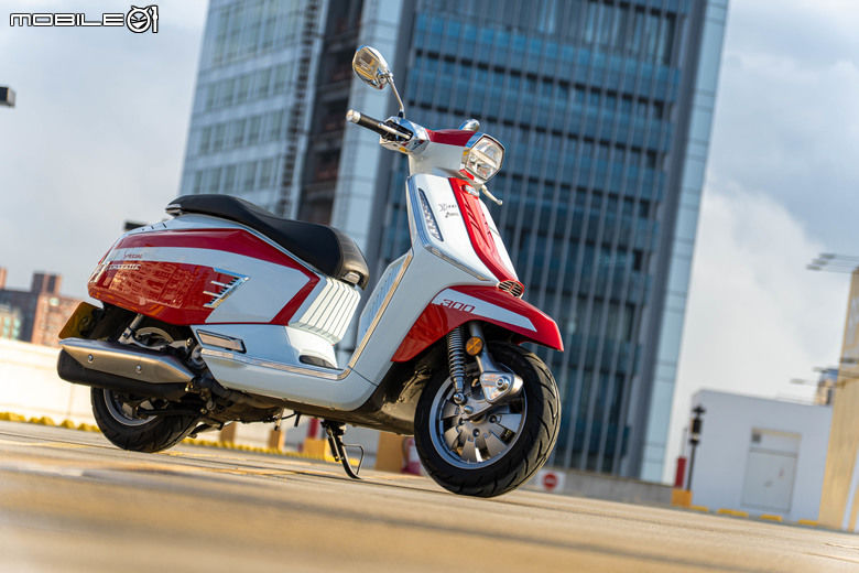 LAMBRETTA X300 Special 試駕｜義大利雙子星的另一道光芒，紅白交織的移動藝術品