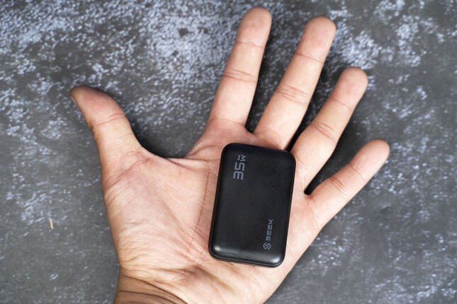 【開箱測試】SEEK 35W 超薄迷你口袋充電器 CU-P352 超商就能買的到