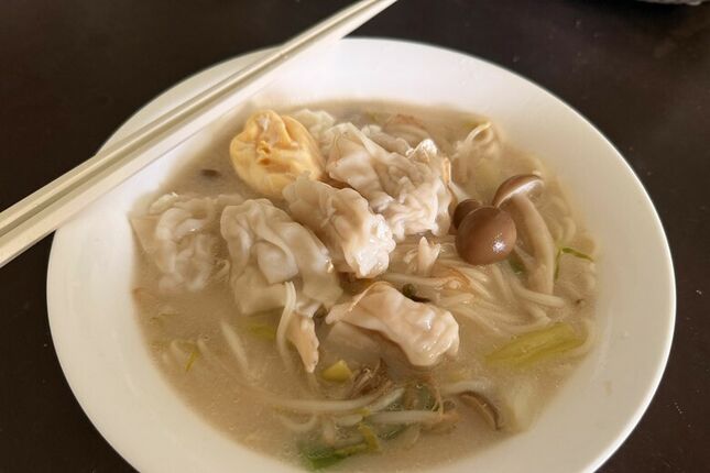 無印良品豚骨湯麵開箱｜加入板橋黃石市場曹家餛飩，在家就能吃出小店等級的療癒滋味
