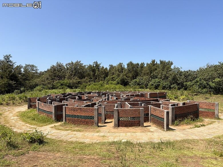 【北海岸親子踏青】走到台灣最北端上了一堂戶外課｜富貴角公園、老梅迷宮、綠石槽與富貴角燈塔